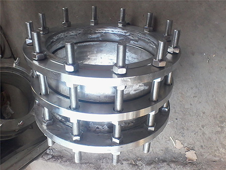 Stainless steel detachable double flanged force transfer joint