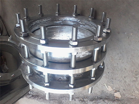 Stainless steel detachable double flanged force transfer joint